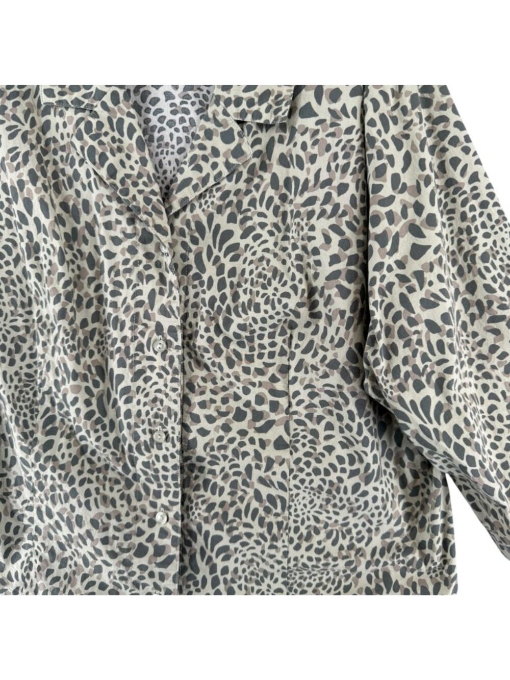D & Co Womens 1X Green Animal Print Button-Down Blouse 3/4 Tab Sleeves L - Picture 3 of 10